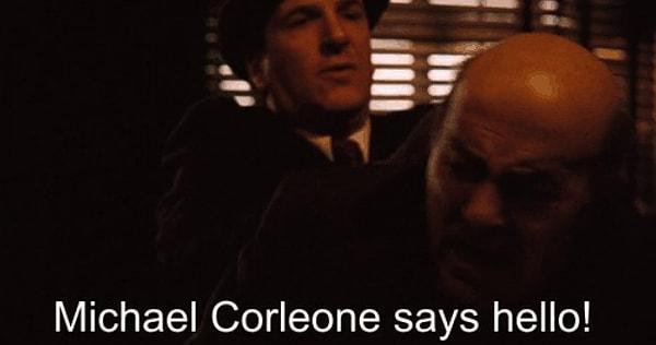 11. Danny Aiello'nun "Michael Corleone merhaba diyor" cümlesi tamamen doğaçlamaydı. Francis Ford Coppola repliği sevdi ve çekimlerde tekrar yapmasını istedi.