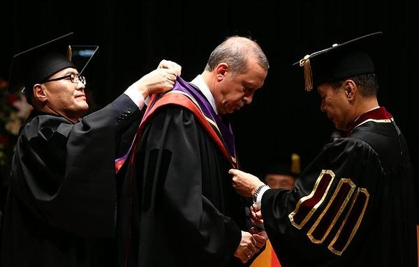 Cumhurbaşkanı Erdoğan'ın üniversite diplomasının olup olmadığına yönelik tartışmalar yıllardır sürüyor.