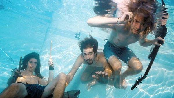 14. Nirvana en ünlü albüm kapaklarının çekimi esnasında.