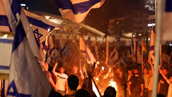 "İç Savaş" Uyarılarının Yapıldığı İsrail'de Halk Sokağa İndi