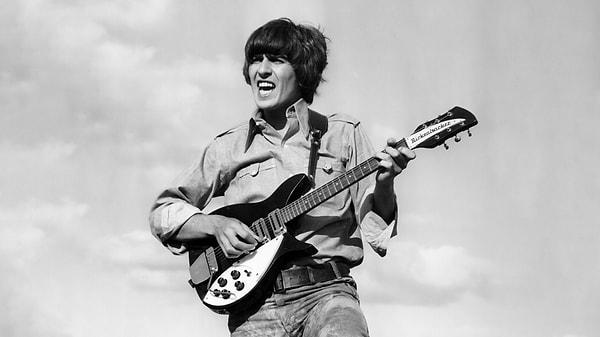 11. "Beatles'in efsanevi üyelerinden George Harrison aniden ofisime yürüdü bana baş salladı ve gününe devam etti."