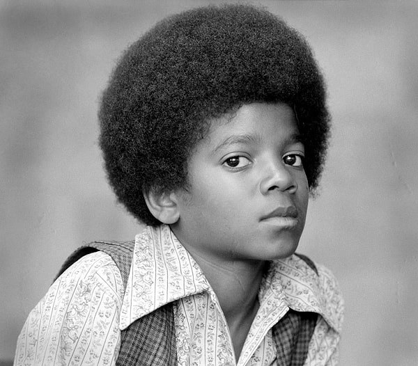 Michael Jackson, 10 yaşındayken müzik kariyerine başladı.