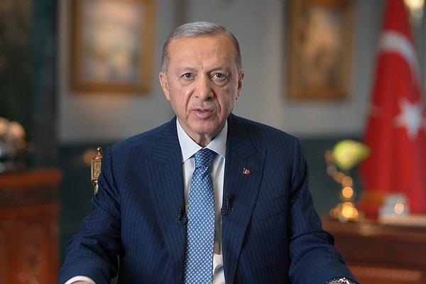 “140journey” olarak yeni bir seriye başlayan platform, yapay zeka motorları ile Cumhurbaşkanı Recep Tayyip Erdoğan ile yapılmış bir röportaj üretti. Görsellerin de yapay zeka tarafından oluşturulduğu bu röportaja gelin birlikte bakalım