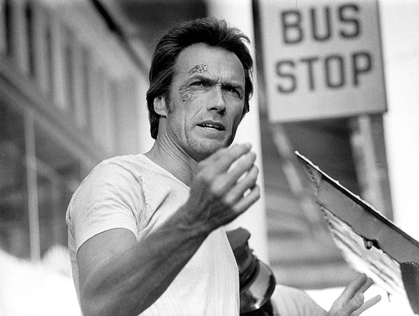 Для этого она наняла частного сыщика. Он выяснил, что ее биологическая мать записала Клинта Иствуда как отца в документах о рождении