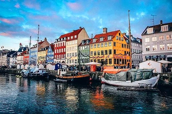 1. Danimarka dünyanın en mutlu ülkelerinden birisidir.