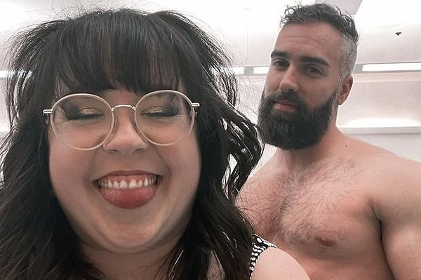 Он выглядит так, будто сошел с обложки Men’s Health. И у пользователей TikTok созрели вопросы, а что он вообще делает рядом с Алисией