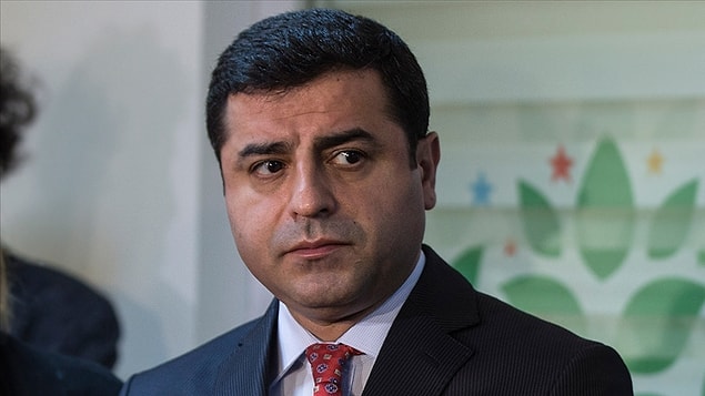 Edirne F Tipi Cezaevi'nde tutuklu bulunan eski HDP Eş Genel Başkanı Selahattin Demirtaş, Yeniden Refah Partisi'nin ve HÜDAPAR'ın Cumhur İttifakı'na katılmasını değerlendirdi.