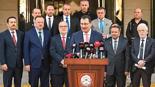 Demirtaş, konuya ilişkin Cumhur İttifakı, Türkiye siyasi tarihinin en sağcı, en gerici bloku haline geldi. Bir tür Taliban İttifakı oluştu. Özellikle kadınların görüp görebileceği son seçim, bu olabilir ifadelerini kullandı.