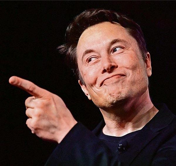 Twitter'ın hızlı bir şekilde yeniden şekillendiğini söyleyen Elon Musk, şirketi yeniden bir "ters start-up" olarak düşünmek gerektiğini de söyledi.