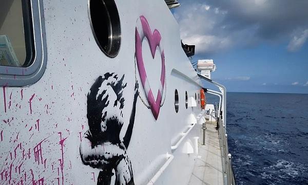 Banksy tarafından finanse edilen ve amacı göçmen kurtarmak olan Louise Michel isimli gemiye el konuldu.