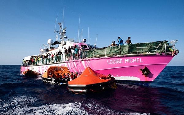 Fakat son olarak Lampedusa Limanı'na yanaşan gemiye, ülkenin yeni göç yasalarını ihlal ettiği iddiasıyla el konuldu.