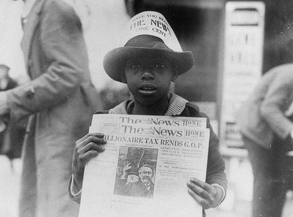 Pulitzer, yoksul okurların gazete okumasına olanak sağlamak amacıyla gazeteyi bir kuruşa satan ilk gazete yayıncısıydı.