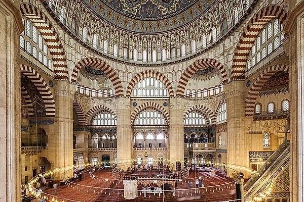 What are the Features of Selimiye Mosque?