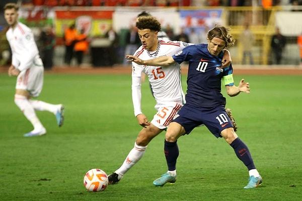 Konuk Hırvatistan ise gruptaki ilk maçında Galler ile karşı karşıya geldi. Hırvatistan, maçın son dakikasında yediği golle sahadan 1-1 beraberlikle ayrıldı.