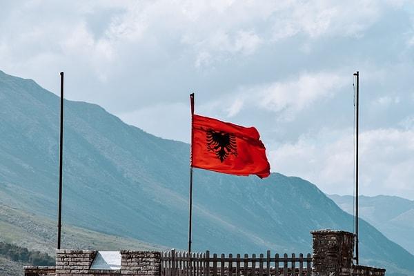 Arnavutluk bayrağı önemi