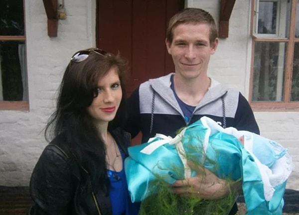 Отец Олега, Валерий, не принимает никакого участия в жизни ребенка и обзавелся другой семьей