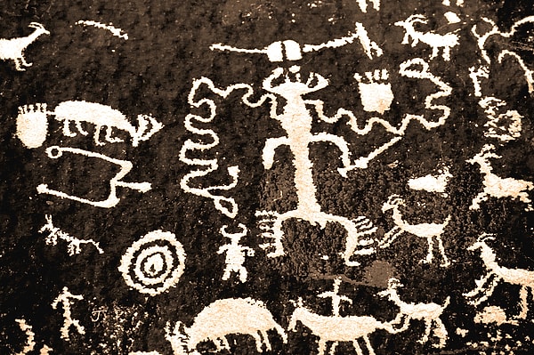 Hayvan figürleri, petrogliflerde sıkça kullanılan motifler arasındadır.
