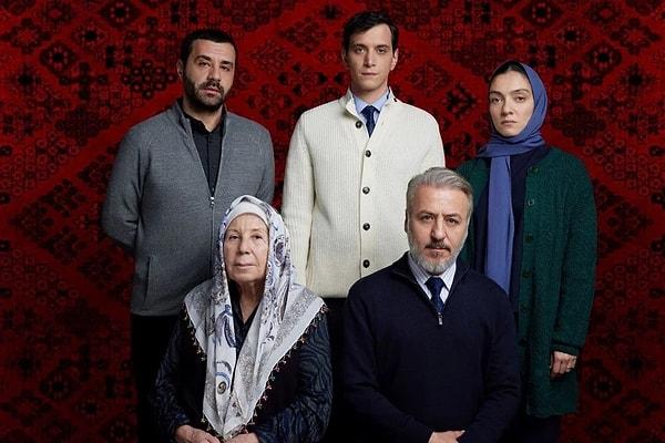 Pazartesi akşamları ekrana gelen dizinin başarılı oyuncu kadrosunda; Barış Falay, Merve Dizdar, Simay Barlas ve Melike Güner yer alıyor.