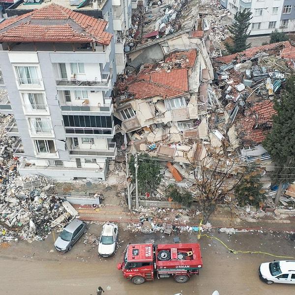 Bu depremin, Kahramanmaraş, Hatay, Malatya, Gaziantep, Adana, Adıyaman, Osmaniye, Diyarbakır, Kilis ve Şanlıurfa olmak üzere tam 10 ilimizi birden etkilemesinin ardından gözler İstanbul'a çevrildi.