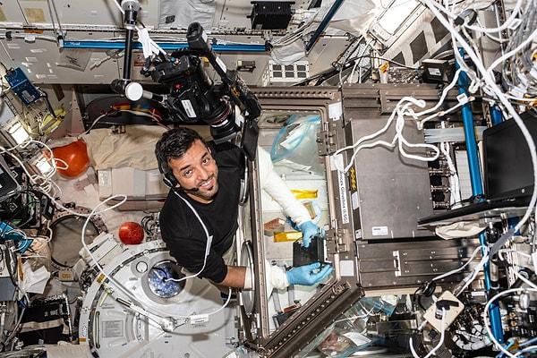 Sultan Al Neyadi, uzayda oruç tutacağı zamanlar için Uluslararası Uzay İstasyonu'nun da tercih ettiği pek çok ülkede baz alınan Eşgüdümlü Evrensel Zaman kullanacağını açıkladı.