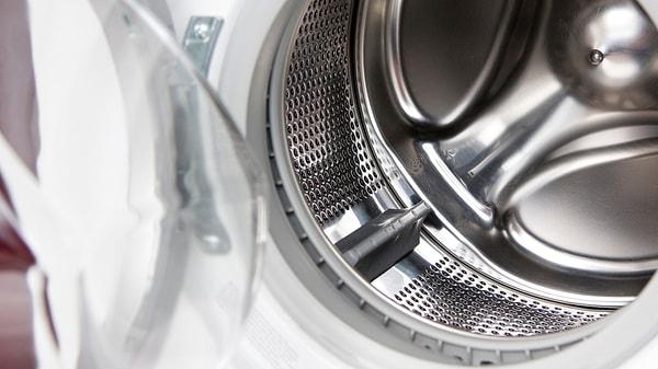 Eğer çamaşır makinenizin bu bölmesi çıkarılabilir değilse kullanacağınız malzemelerin miktarını yarı yarıya azaltabilirsiniz.