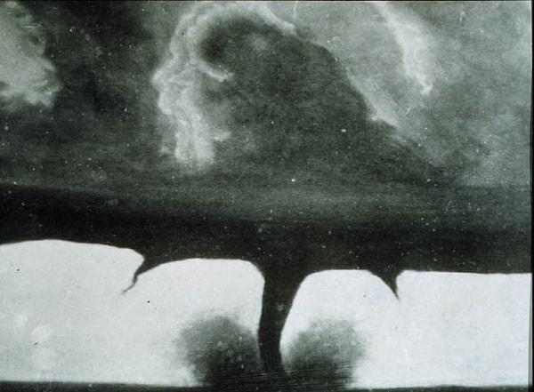 9. Bilinen en eski kasırga fotoğrafı. (1884)