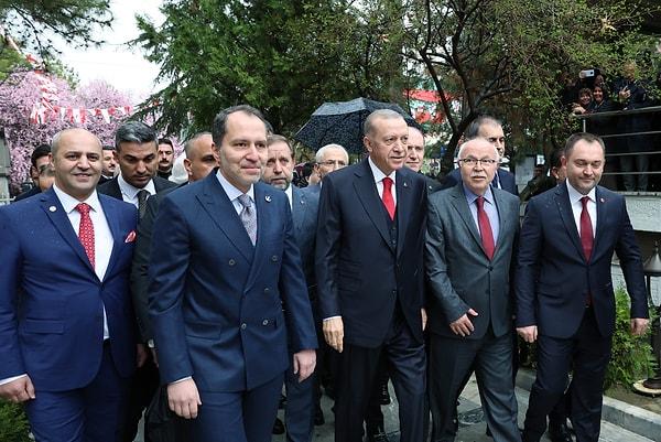 Daha önce Cumhur İttifakı'na katılmayacaklarını duyuran Fatih Erbakan, 24 Mart'ta karar değiştirerek ittifaka katılmış ve cumhurbaşkanlığı adaylığından çekilmişti.