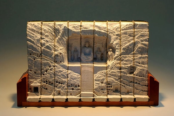 6. «Я начал больше посещать библиотеки и книжные магазины, глядя на форму издания, а не на содержание. Тогда это стало моим фетишем», – говорит Гай.