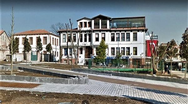 İstanbul Edirnekapı’da bulunan bina, 25 yıllığına bedelsiz olarak TÜGVA'ya tahsil edilmişti.