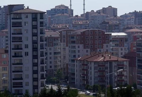 2 artı 1 ve 3 artı 1 daire bulmanın neredeyse imkansız hale geldiği Edirne'de, emlakçılar gelen talepleri karşılamak için yoğun çaba sarf ediyor.