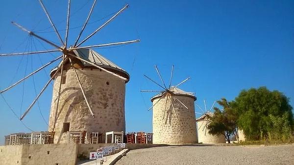 1. Windmills (Yel Değirmenleri)