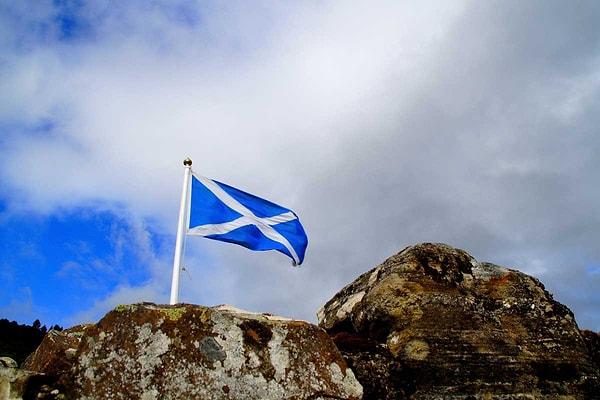 İskoçya bayrağı önemi