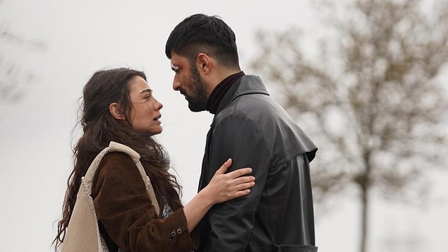 Adım Farah son bölümde; Tahir'in Farah'a donör müjdesini vermesi ile ikili derin bir nefes alır. Farah'ın artık Mehmet'e tanıklık etmesine gerek yoktur.
