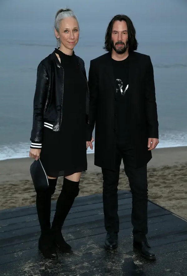 «Пару дней назад с моей любимой. Мы были в постели, улыбались, смеялись, хихикали. Чувствовал себя великолепно. Просто было очень приятно быть вместе»