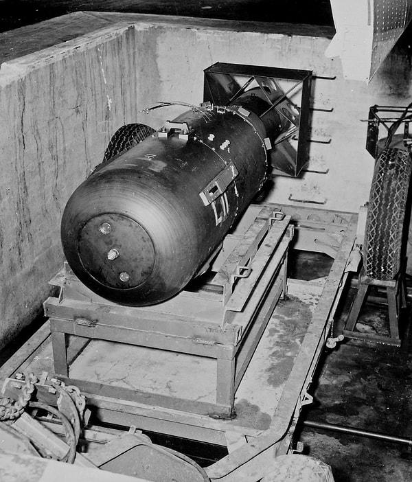 Little Boy, uranyum-235 izotopundan yapılan bir nükleer bombaydı.