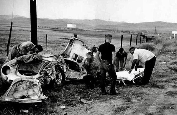Arabanın laneti, kazadan sonra tamirciler arabayı tamir etmeye çalışırken de sürdü. Araba, tamircilerden birinin üzerine düştü ve iki bacağını da ezdi.
