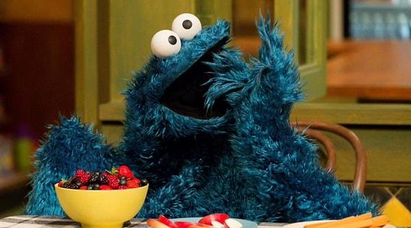 8. Susam Sokağı'nın bir bölümünde Kurabiye Canavarı, kurabiye yemeden önce adının Sid olduğunu söyledi.