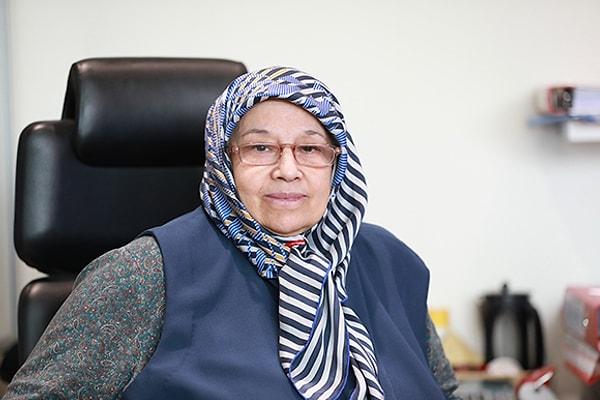 Ülkemizin ilk kadın bilgisayar programcılarından olan Canan Bayraktar'ın Ahmet, Selçuk ve Haluk adında üç oğlu var.