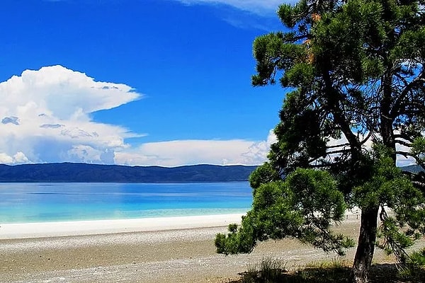 Salda is a crater lake. For this reason, it is the deepest lake in Turkey and the third deepest in the world. Its depth is exactly 185 meters!