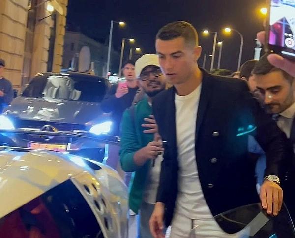 Cristiano Ronaldo ve kız arkadaşı Georgina Rodriguez, salı gecesi yeni arabaları Bugatti Centodiecci ile Madrid'deki bir restorandan ayrılırken görüntülendi.