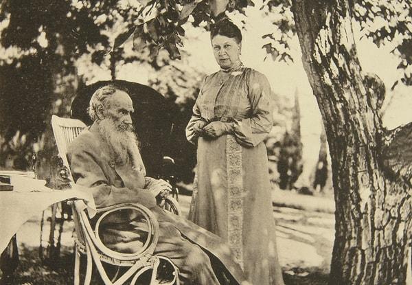 Cathy Porter'ın Sofiya'nın ciltler dolusu günlüklerinin çevirisini Britanya'da yayımlaması Tolstoy çiftinin ilişkilerini daha önce de gündeme getirmişti.