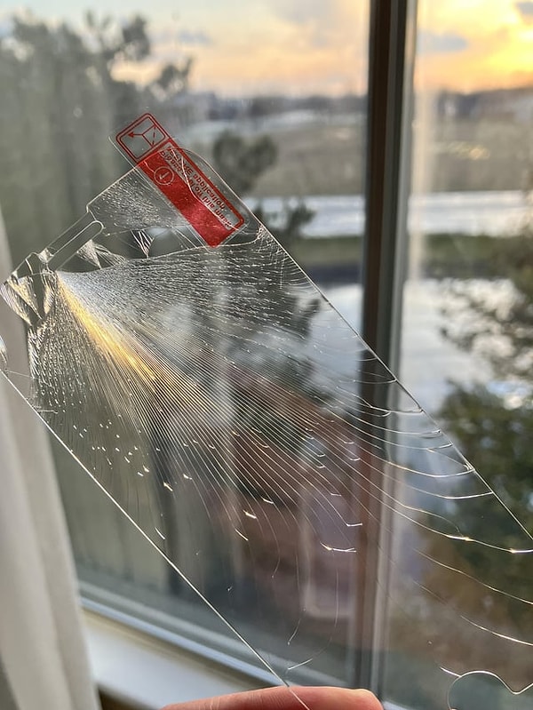 10. 'Telefonuma takmaya çalıştığım kırılmaz cam kırıldı.'