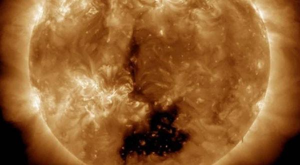 NASA Güneş’in yüzeyinde koronal delik oluştuğunu açıklamıştı.