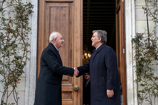 Kemal Kılıçdaroğlu, Abdullah Gül’ü ofisinin bulunduğu İstanbul Sarıyer’deki Ayazağa Kasrı’nda ziyaret etti.