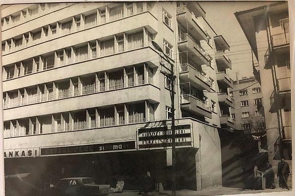 Kavaklıdere Sineması'nın bulunduğu Başkent Apartmanı, 1965 yılında Mimar Nejat Tekelioğlu tarafından tasarlandı. Sinemanın kendisi ise "Hürriyet Fedailer" filmi ile 8 Nisan 1968 tarihinde kapılarını açtı.