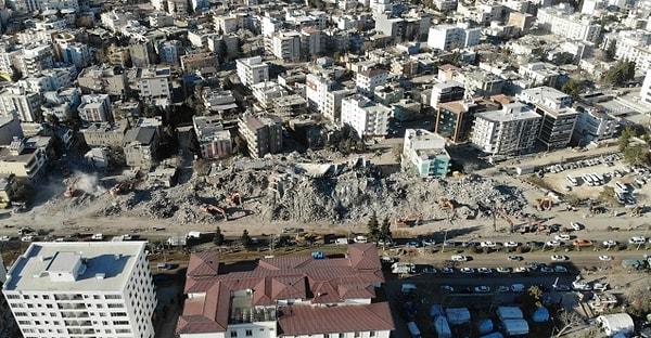 S&P, deprem felaketleri sonrası yeniden yapılanmanın, Türkiye'nin GSYH'sinin yüzde 12'si kadar finansman gerektireceğini öngörüyor.