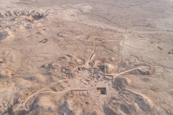 4. Irak'ta 4 bin 5 yüz yıllık Sümer Tapınağı bulundu.