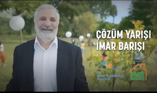 Ancak, Kemal Kılıçdaroğlu'nun seccadeye ayakkabı ile bastığı kareye tepkiler gecikmemişti. Bu isimlerden biri de İmar Affı reklamlarında oynayan Hasan Kaçan idi.