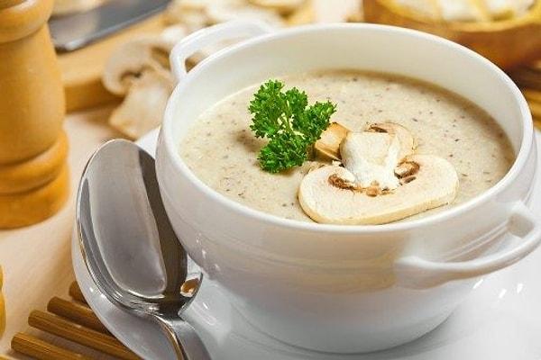 1. Sıcak Bir Çorbayla Giriş Yapalım: Sütlü Mantar Çorbası