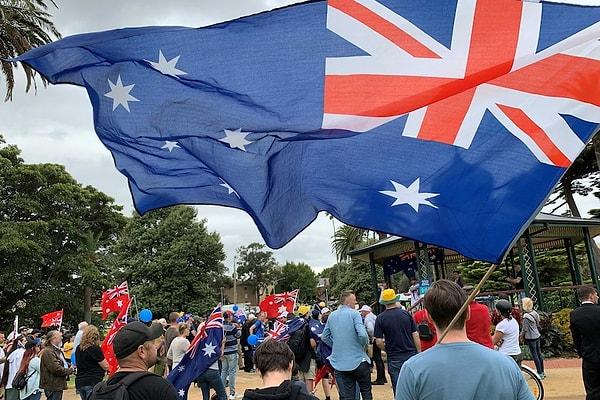 Avustralya bayrağı niçin İngiliz bayrağına benzer?